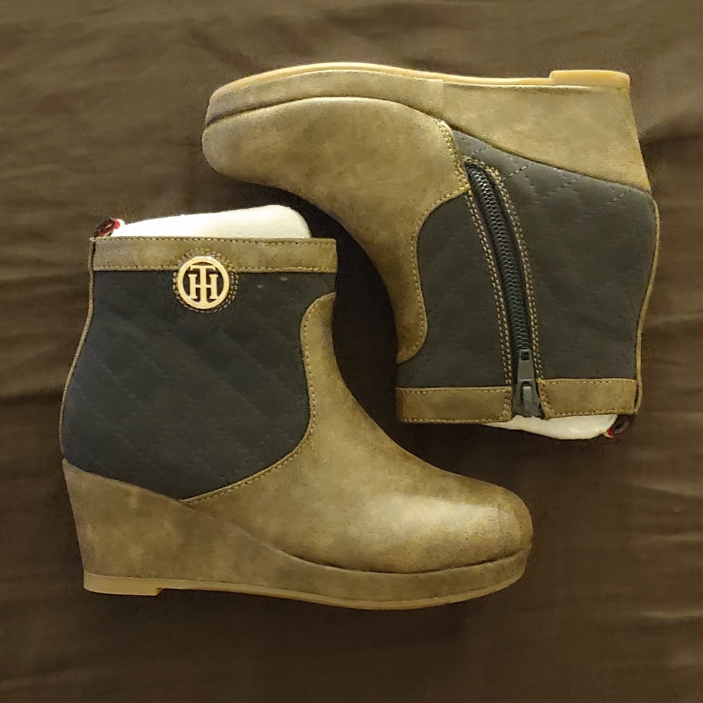 NEW KIDS Tommy Hilfiger wedge booties